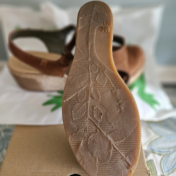 Like New El Naturalista Wedge sandals - Picture 3 of 4